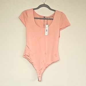 Alice + Olivia Short Sleeve Scoop Neck Pink Bodysuit Large